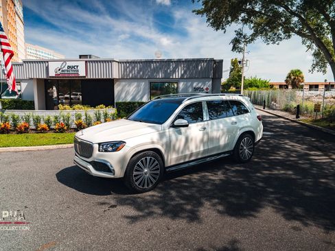 Used 2021 Mercedes-Benz Maybach GLS 600 4MATIC image 3