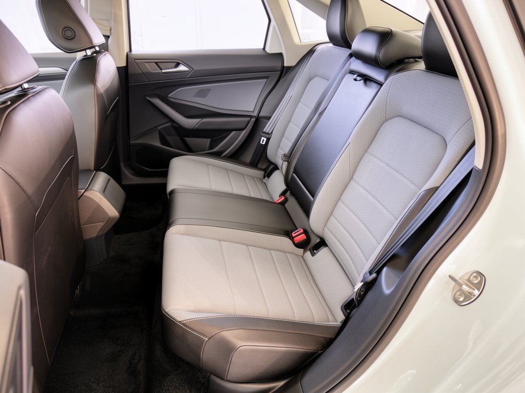 Used 2026 Volkswagen Jetta SE FWD image 25