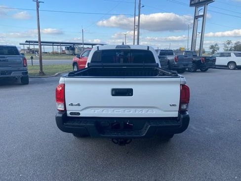 Used 2018 Toyota Tacoma SR5 image 5