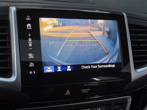 Used 2017 Honda Pilot Touring image 19