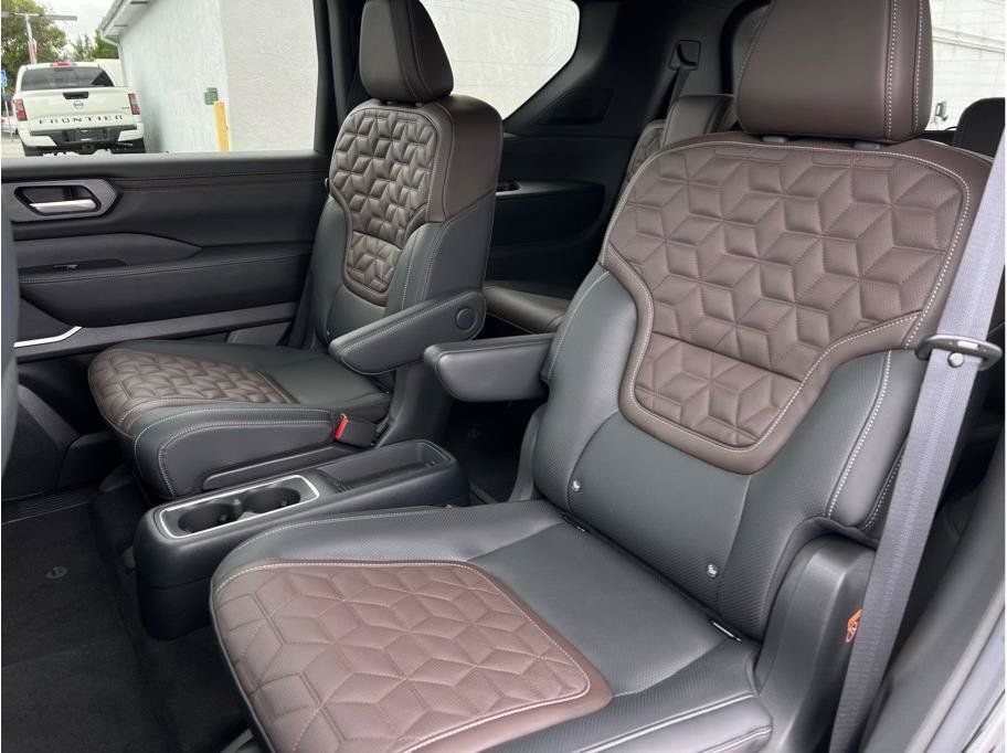 Used 2025 Nissan Armada Platinum AWD/4WD image 9