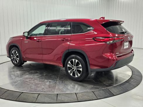 Used 2021 Toyota Highlander XLE image 35