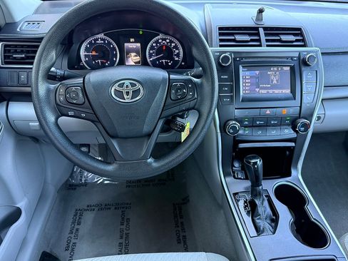 Used 2016 Toyota Camry LE FWD image 14