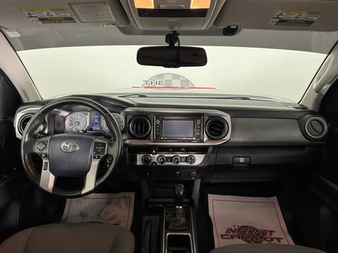 Used 2016 Toyota Tacoma SR5 w/ SR5 Appearance Package (SN) AWD/4WD image 11