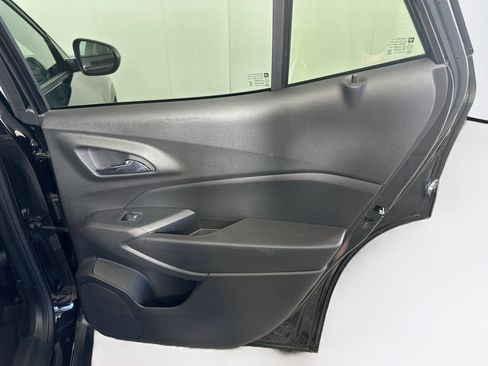 Used 2025 Chevrolet Trax LT FWD image 28