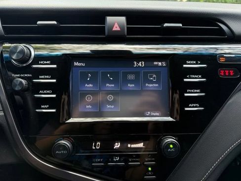 Used 2019 Toyota Camry SE w/ Carpet Mat Package FWD image 16