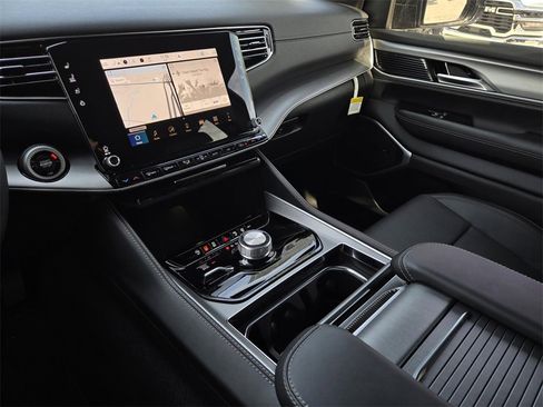 New 2025 Jeep Wagoneer L Series II w/ Premium Group I image 20