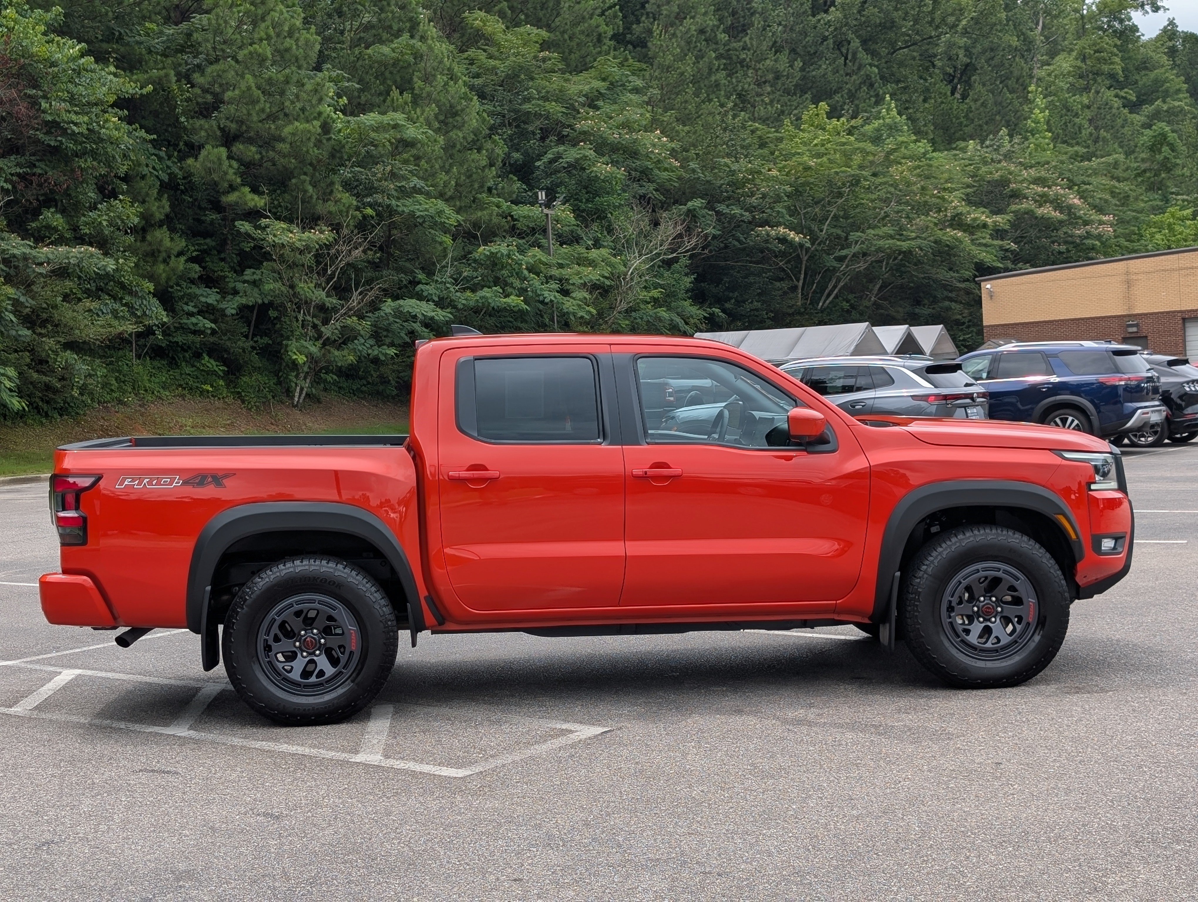 Used 2025 Nissan Frontier PRO-4X w/ Pro Convenience Package AWD/4WD image 10