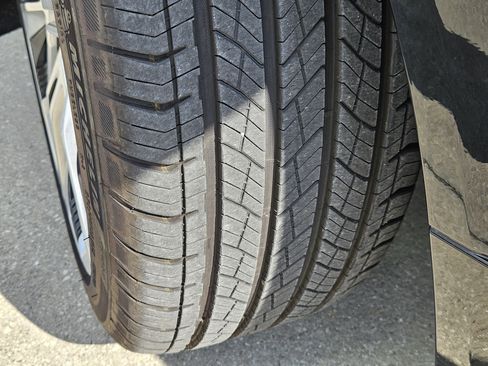 New 2025 Cadillac Lyriq Luxury image 38