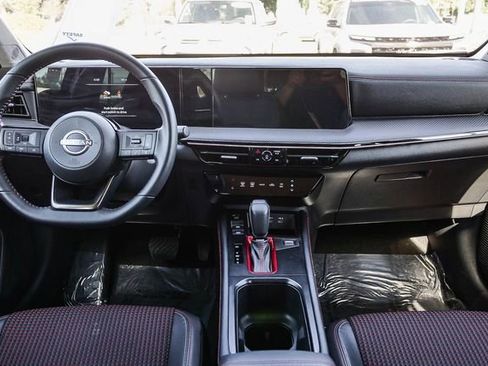 Used 2025 Nissan Kicks SR image 15