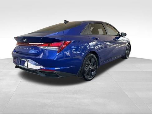 Used 2022 Hyundai Elantra SEL image 3