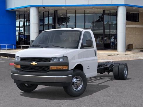 New 2026 Chevrolet Express 3500 w/ Power Convenience Package RWD image 6