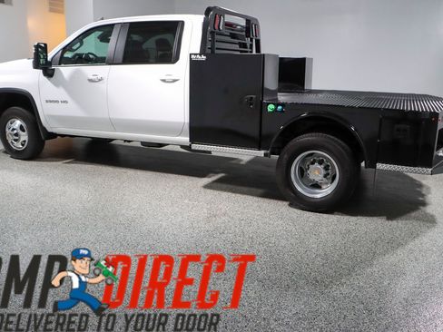 Used 2024 Chevrolet Silverado 3500 LT w/ Convenience Package image 11
