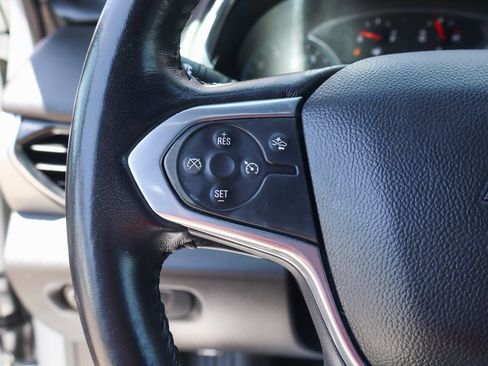 Used 2022 Chevrolet Traverse LT image 23