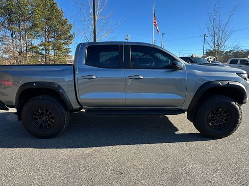 Used 2025 Chevrolet Colorado ZR2 w/ Technology Package image 7