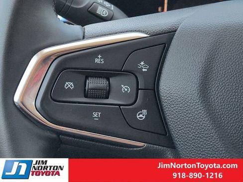 Used 2025 Chevrolet Trax LT w/ LT Convenience Package FWD image 28