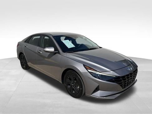 Used 2023 Hyundai Elantra SEL FWD image 3
