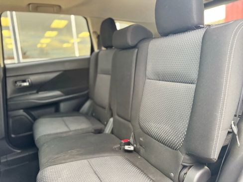 Used 2017 Mitsubishi Outlander SE image 7