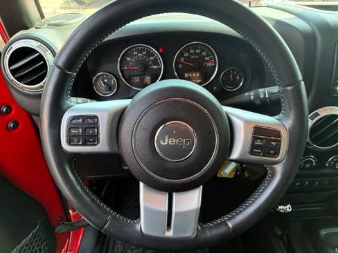 Used 2015 Jeep Wrangler Unlimited Rubicon AWD/4WD image 14