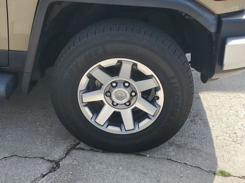 Used 2014 Toyota FJ Cruiser 4WD w/ Upgrade Package image 11