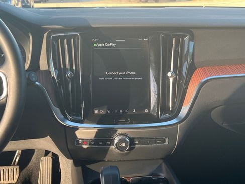 Used 2025 Volvo V60 B5 Cross Country Plus image 21