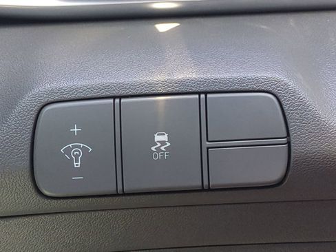 Certified 2025 Hyundai Elantra SEL FWD image 28