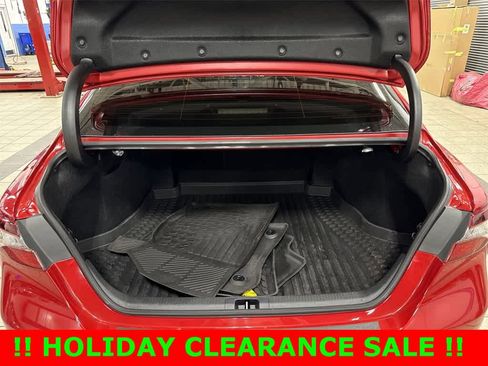 Used 2024 Toyota Camry SE image 11