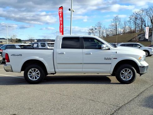 Used 2018 RAM 1500 SLT image 3