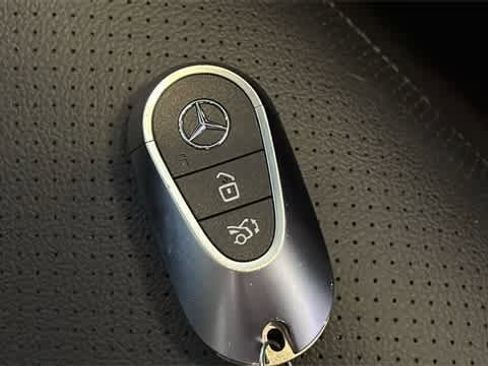 Used 2025 Mercedes-Benz GLC 300 4MATIC image 15