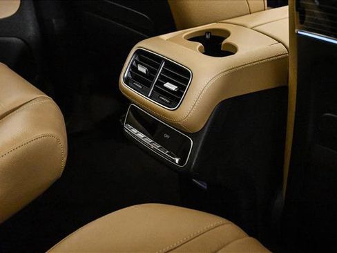 New 2026 Mercedes-Benz GLS 580 4MATIC image 19