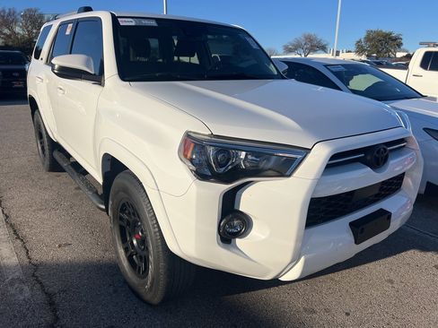 Used 2022 Toyota 4Runner SR5 image 3