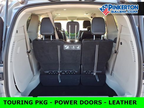 Used 2020 Chrysler Pacifica Touring-L image 14