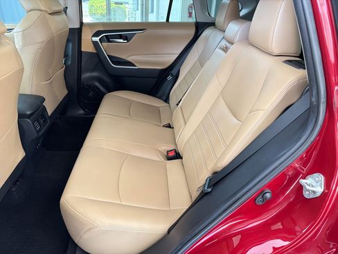 Used 2019 Toyota RAV4 XLE Premium FWD image 15