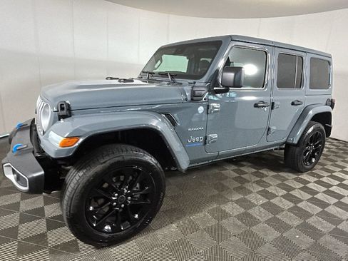 Used 2024 Jeep Wrangler Unlimited Sahara AWD/4WD image 8