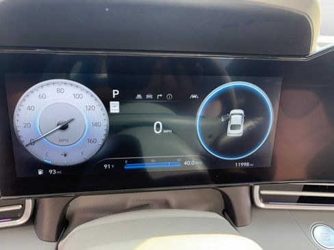 Used 2024 Hyundai Elantra SEL FWD image 11