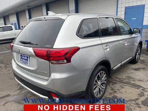 Used 2018 Mitsubishi Outlander ES image 3