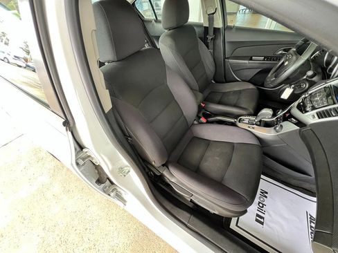 Used 2015 Chevrolet Cruze LT image 22