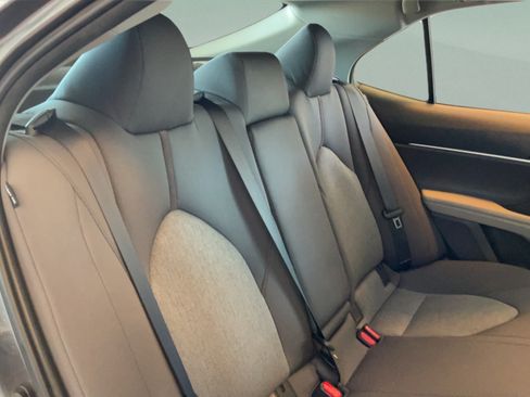 Used 2019 Toyota Camry LE FWD image 32