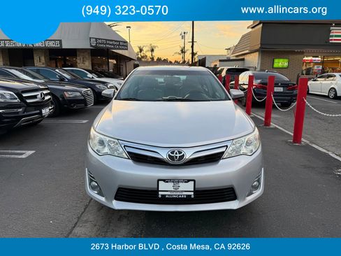 Used 2014 Toyota Camry XLE image 2