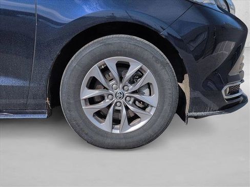 Used 2022 Toyota Sienna XLE image 5