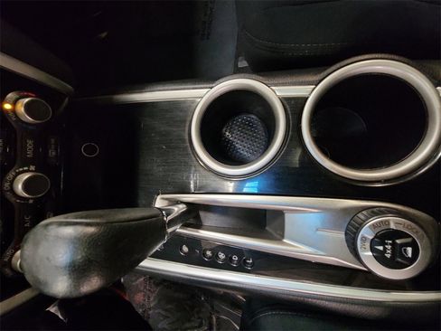 Used 2015 Nissan Pathfinder SV image 21