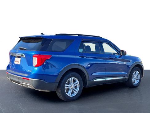 Used 2022 Ford Explorer XLT w/ Equipment Group 202A image 7