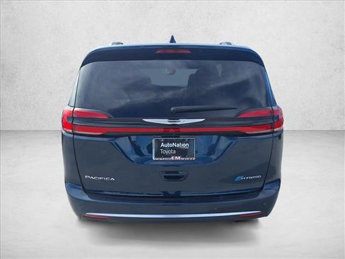 Used 2023 Chrysler Pacifica Pinnacle image 6