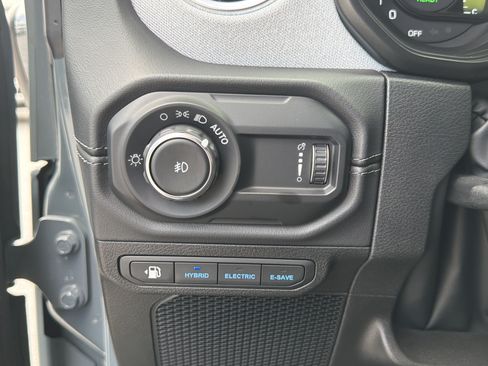 Used 2025 Jeep Wrangler Unlimited Sahara w/ Safety Group AWD/4WD image 36