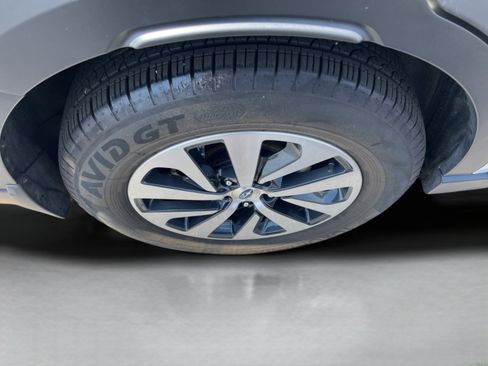 Used 2024 Subaru Outback AWD/4WD image 29