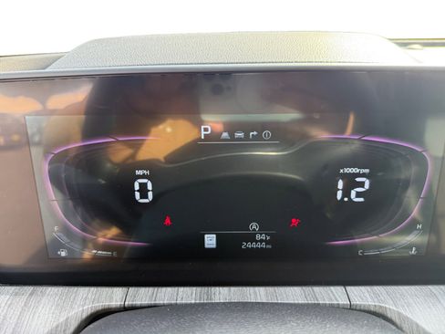 Used 2024 Kia Telluride EX w/ EX Captain's Chair Package image 11