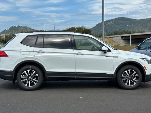 Used 2024 Volkswagen Tiguan S image 3