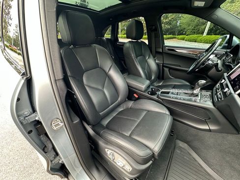 Certified 2020 Porsche Macan S AWD/4WD image 19