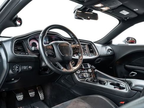 Used 2018 Dodge Challenger T/A image 19