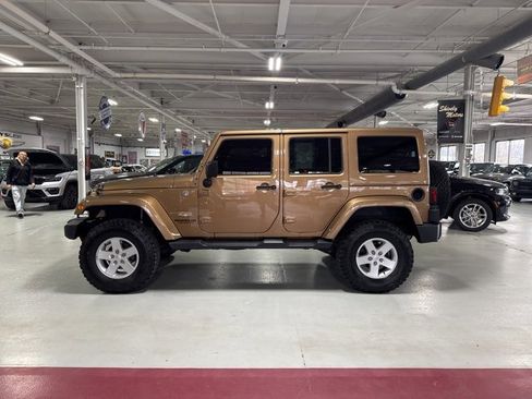 Used 2015 Jeep Wrangler Unlimited Sahara image 2